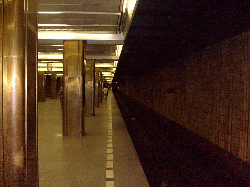 File:Metro station Prazhskaya Moscow 1.jpg