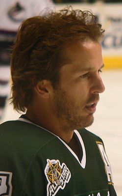 estrellas modano 2007 (467934429) (recortado).jpg