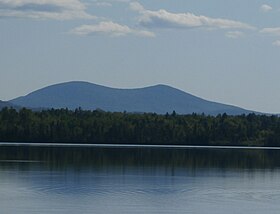 Vue du mont Saddle depuis le lac aux Araignées.