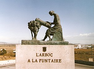 Vue de face du monument.