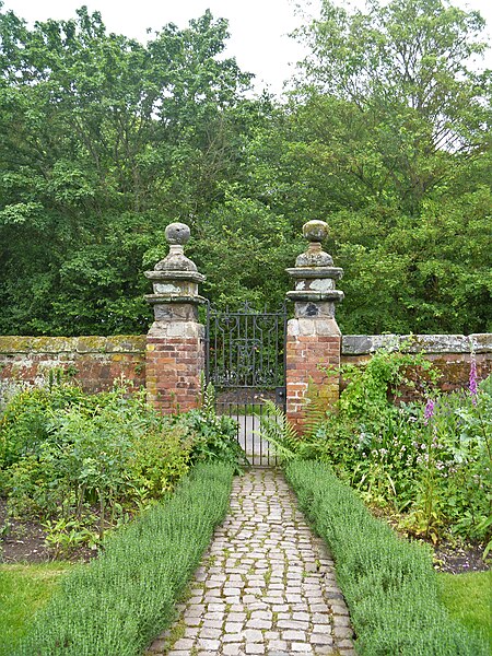 File:Moseley Old Hall (3) - geograph.org.uk - 6207830.jpg