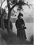 Thumbnail for File:Mrs. Ward beside the lake of Lucerne.jpg