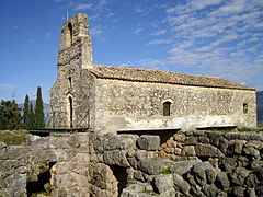 Chapelle Saint-Jean Prodrome, reposant sur une dalle de béton depuis les fouilles archéologiques.