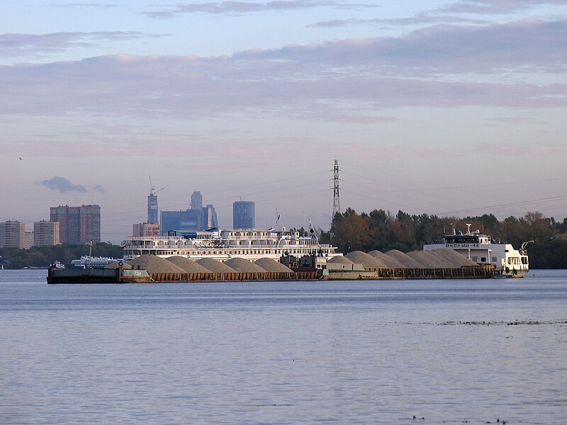 File:Okskiy-44 general cargo river ship with barge.jpg