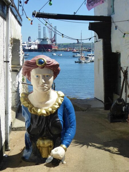 File:Old ship's figurehead in Upton Slip (geograph 6876455).jpg