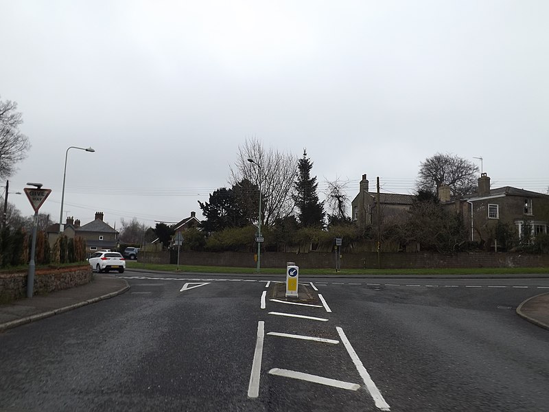 File:Onehouse Road, Stowmarket - geograph.org.uk - 4437921.jpg