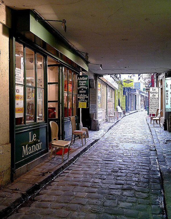 Passage du Chantier, traditional place for commerce, workshops and housing for artisans