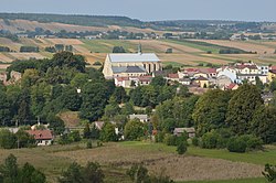 Panorama Bodzentyna z widocznym zespołem kościoła par. pw. św. Stanisława 1.JPG