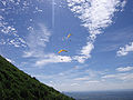 Français : Parapentes près du sommet English: Paragliders near the top