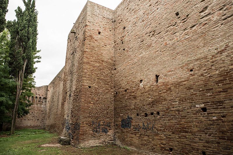 File:Parco della Rimembranza cinta murarie 3.jpg