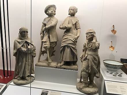 The statues of hospital patients which formerly accompanied that of the king, on display at the Science Museum