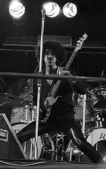 Phil Lynott durante un live.