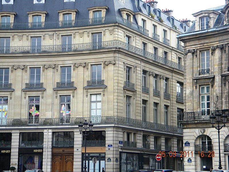 File:Place des Victoires, Paris.jpg