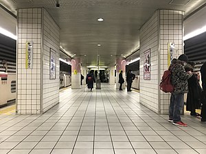 Platform of Kitashinchi Station 2.jpg