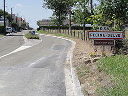 Pleine-Selve (Aisne) city limit sign.JPG