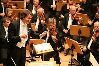 Die Bremer Philharmoniker Poschner und Orchester.jpg