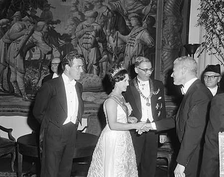 Tập_tin:Prinses_Margaret_en_Lord_Snowdon_door_Amsterdams_gemeentebestuur_in_Rijksmuseum_,_Bestanddeelnr_917-7747.jpg