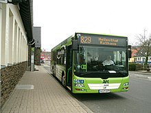 Linienbus der RVK am Bahnhof Kall