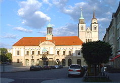 Rynek i Stary Ratusz, w głębi kościół św. Jana (St.-Johannis)