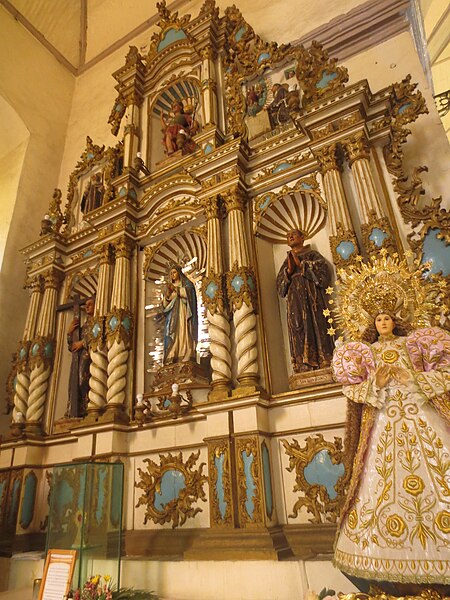 File:Retablo inside San Ildefonso.JPG