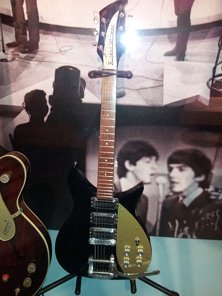 File:Rickenbacker 325 guitar, Museum of Making Music.jpg