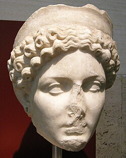 Milli Roma muzeyində Klaudia Oktavianın büstü