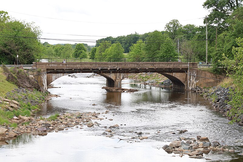 File:Riverdale Road Bridge 2021a.jpg