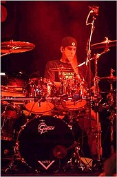 Rob Bourdon en concert lors du LP's Meteora Tour.