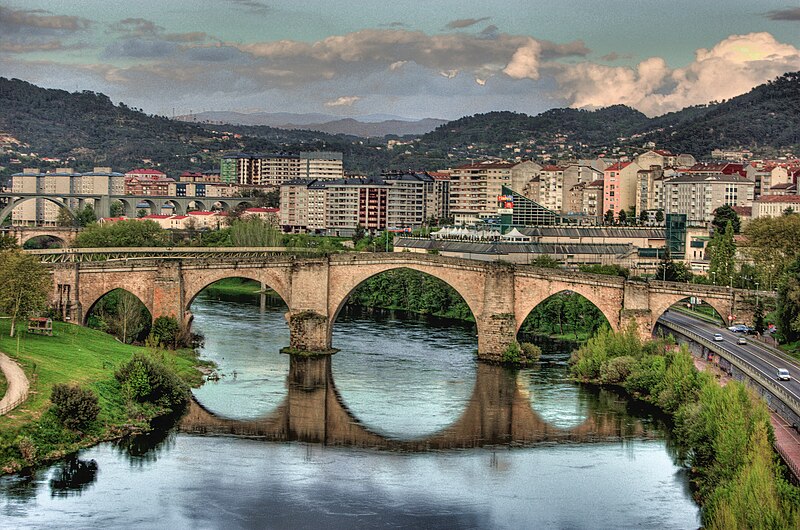 File:Roman bridge, Ourense (Spain).jpg