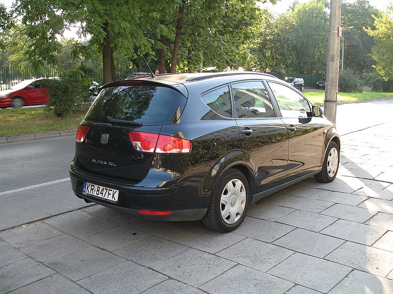 File:SEAT Altea XL back.jpg