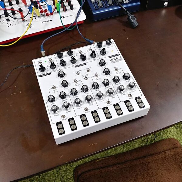 File:SOMA laboratory LYRA-8 organismic synthesizer - Implant4