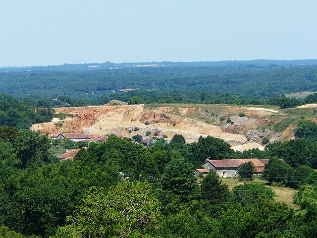 File:Saint-Martial-de-Valette carrière Sabouret.JPG