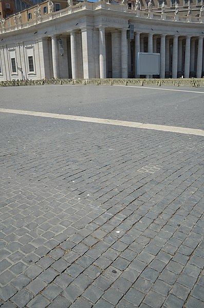 File:Saint Peter's Square (87).jpg