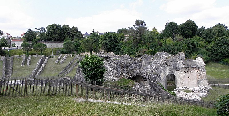 File:Saintes (17) Arènes 07.JPG