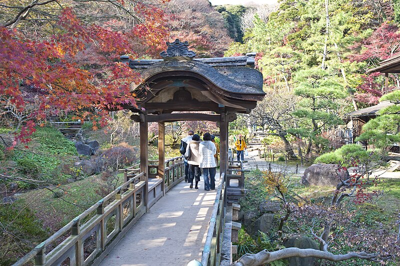 File:Sankeien 2010 Teisha bridge.jpg