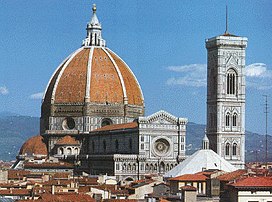 La catedral de Florencia (1296-1418), Italia, tiene un campanile independiente y la cúpula más grande construida antes del siglo XIX.