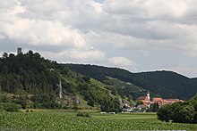 Der historische Ortskern um die Herz-Jesu-Kirche unterhalb der Burg Hohenschelklingen