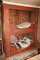 Двухъярусная кровать на кухне крестьянского дома, музей под открытым небом Эйктунет (Йёвик, Норвегия)