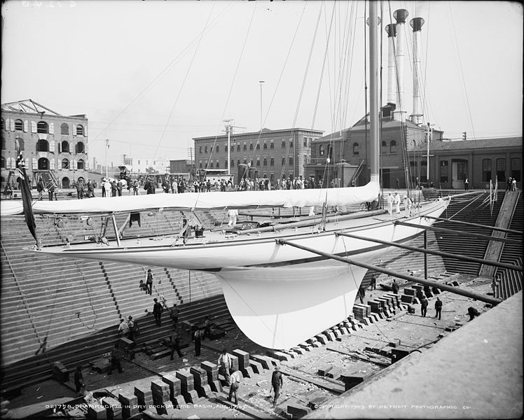 File:Shamrock III in Drydock.jpg