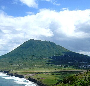 Sint Eustatius: Geographie, Bevölkerung, Geschichte