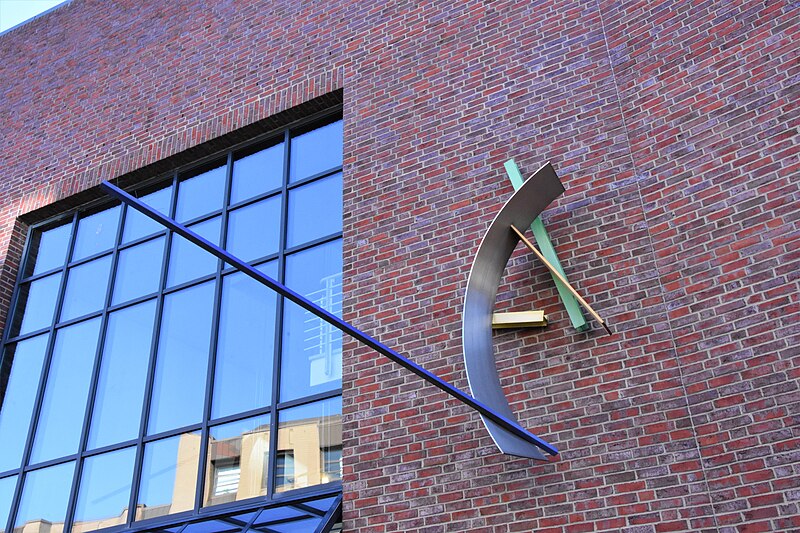 File:Skulptur an der Bundesbank in Osnabrück.jpg