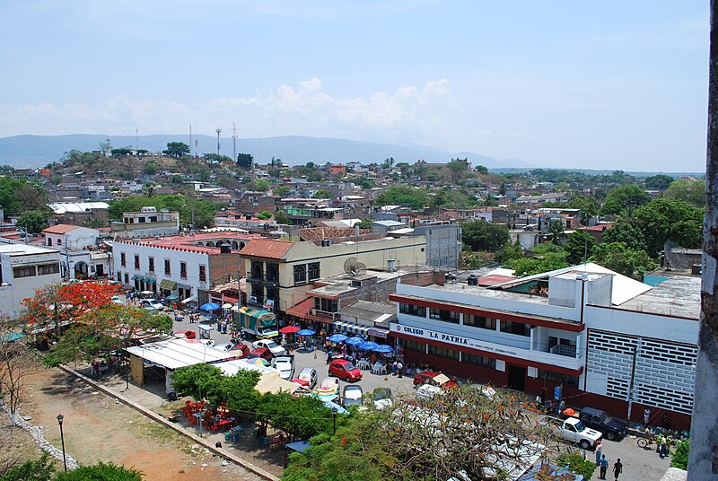 File:SoutheastSideSquareChiapa.jpg