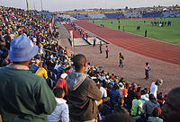 Penonton menonton Brasil tim nasional sepak bola kereta api di Dobsonville Stadion 2010-06-03 3.jpg