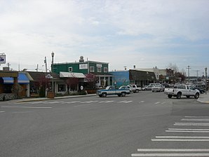 Patrząc na zachód, na Main Street