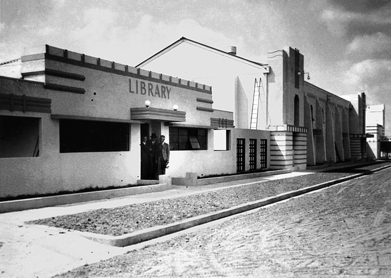 File:StateLibQld 1 129963 Murgon's new public library, 1938.jpg