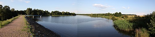 Panoramic view of the reservoir Stausee Wallroda.jpg