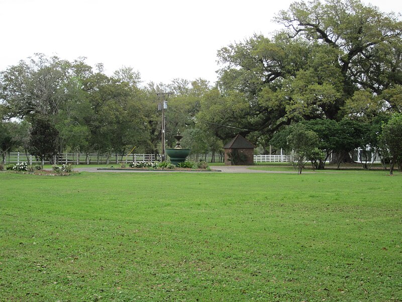 File:Stella Plantation Mch 2012 4.JPG