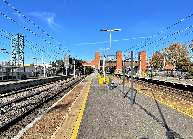 File:Stevenage railway station, Hertfordshire (geograph 7010681).jpg