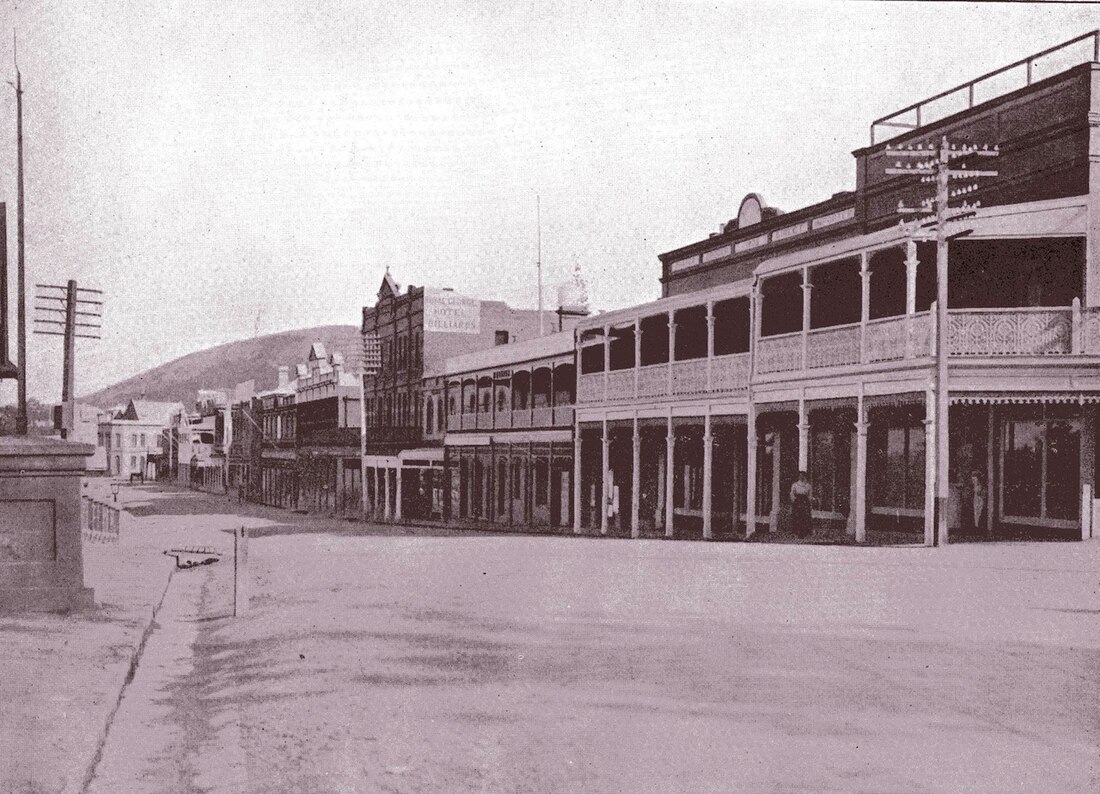 File:Stirling Terrace in 1912 looking West.jpg