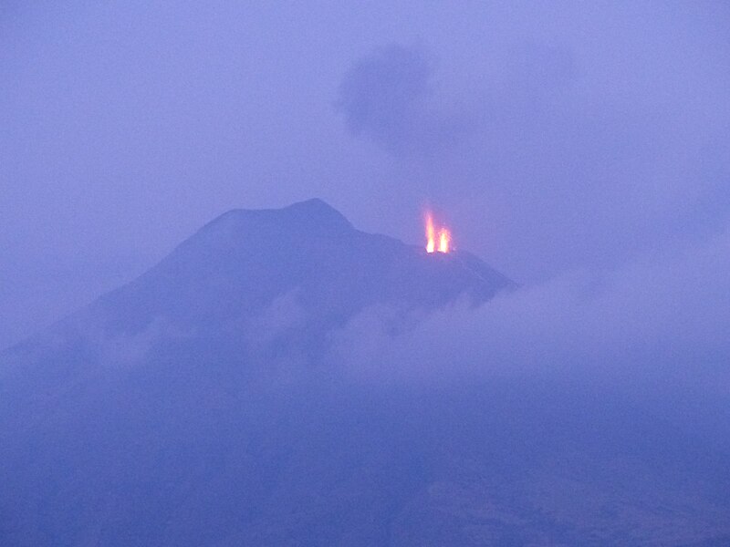 File:Stromboli, erupción, Sicilia, Italia, 2019 03.jpg